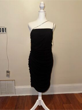 Fashion Nova Black One-Shoulder Ruched Cocktail Dress with Chain Strap